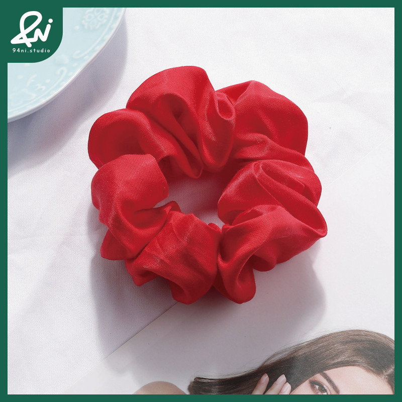 『台灣現貨』11cm 金光緞面高級感大腸髮圈｜簡約質感髮飾｜ins風馬尾頭繩｜髮圈｜髮飾｜髮繩【94ni.studio】-細節圖6