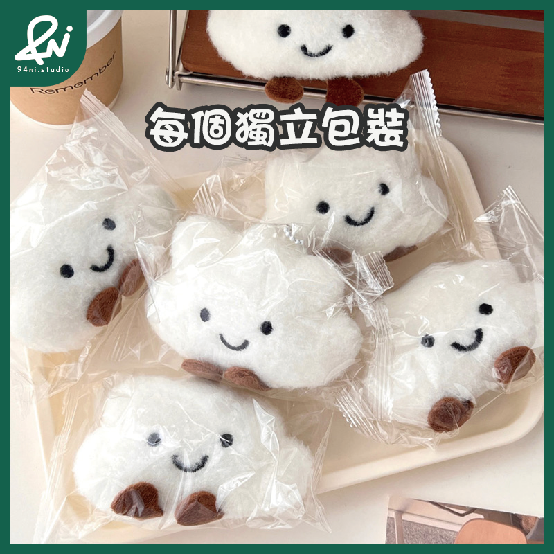 『台灣現貨』可愛雲朵玩偶吊飾｜少女心鑰匙扣｜百搭掛件｜包包掛飾｜軟糯糯的觸感與小巧精緻設計【94ni.studio】-細節圖3