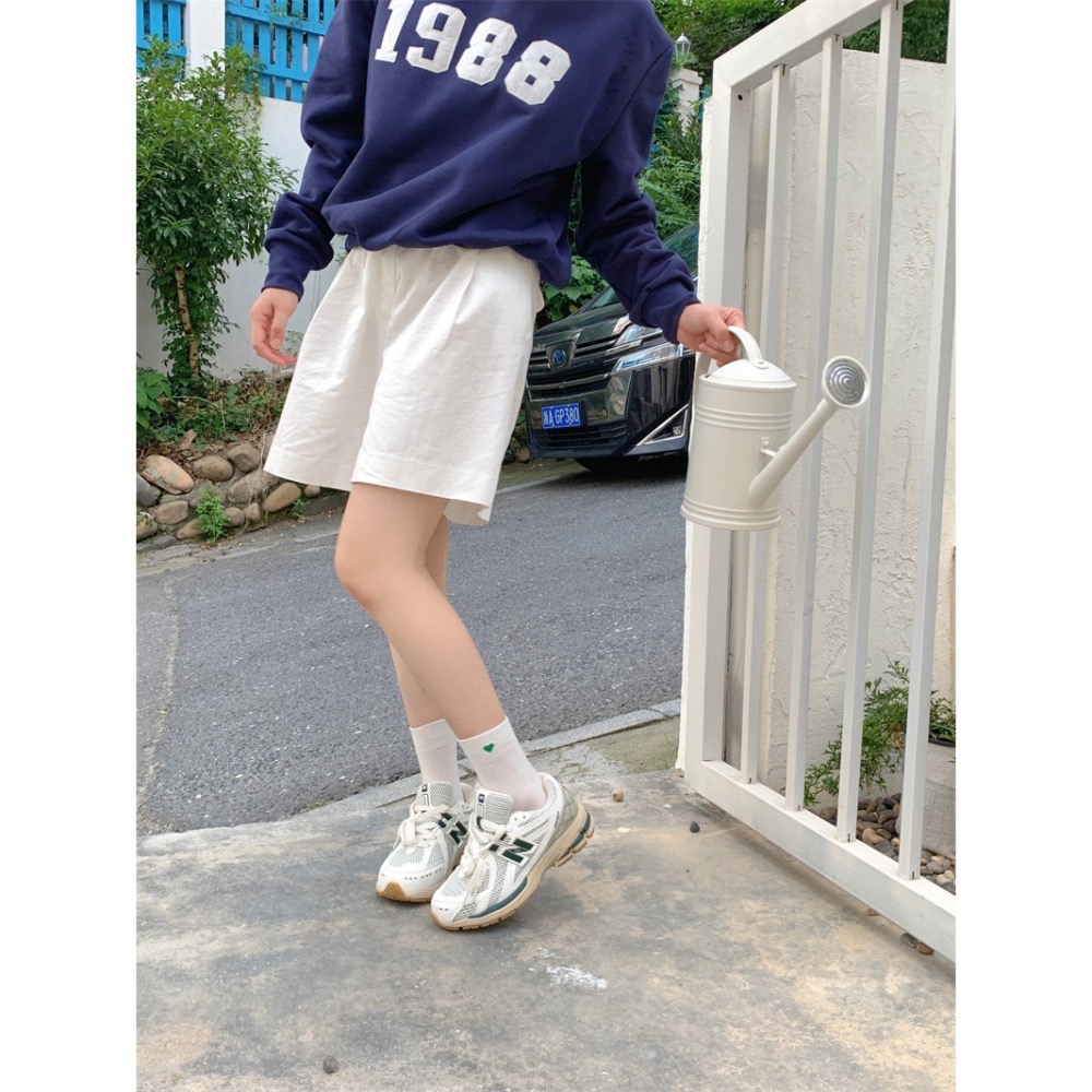 🔥台灣現貨🔥 女中筒襪 女襪 愛心襪 刺繡愛心 女長襪 棉襪 素色襪 白襪 黑襪 學生襪 文青襪 百搭-細節圖8