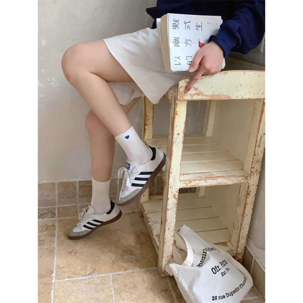 🔥台灣現貨🔥 女中筒襪 女襪 愛心襪 刺繡愛心 女長襪 棉襪 素色襪 白襪 黑襪 學生襪 文青襪 百搭-細節圖10