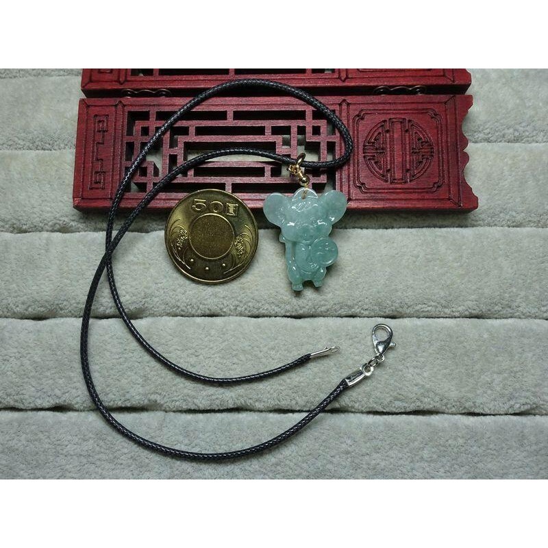 清貨不議價888元~天然緬甸玉A貨/微綠，Q版老鼠玉墜~附証附墜頭附皮繩~(61Z581)~孫裴筠-細節圖3