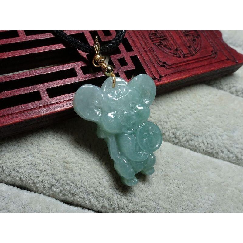 清貨不議價888元~天然緬甸玉A貨/微綠，Q版老鼠玉墜~附証附墜頭附皮繩~(61Z581)~孫裴筠-細節圖5