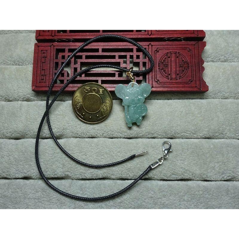 清貨不議價950元~天然緬甸玉A貨/微綠，Q版老鼠玉墜~附証附墜頭附皮繩~(61Z581)~孫裴筠-細節圖3