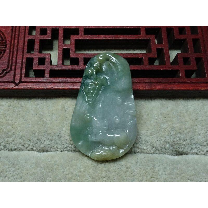 清貨不議價995元~天然翡翠緬甸玉A貨/黃加綠，鼠牌玉墜~附証附繩鍊~(68Z1043)~孫裴筠-細節圖5