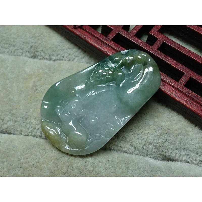 清貨不議價995元~天然翡翠緬甸玉A貨/黃加綠，鼠牌玉墜~附証附繩鍊~(68Z1043)~孫裴筠-細節圖7
