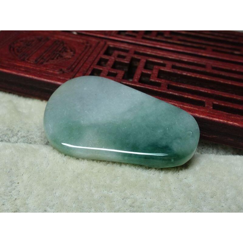清貨不議價1080元~天然翡翠緬甸玉A貨/黃加綠，鼠牌玉墜~附証附繩鍊~(68Z1043)~孫裴筠-細節圖2