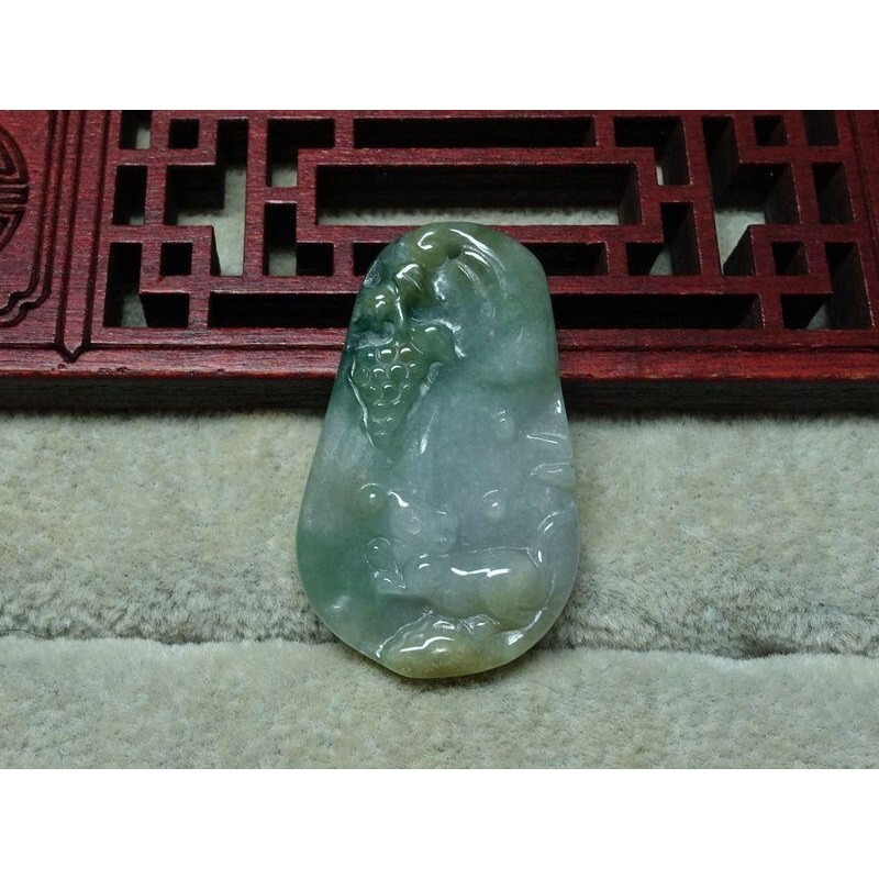 清貨不議價1080元~天然翡翠緬甸玉A貨/黃加綠，鼠牌玉墜~附証附繩鍊~(68Z1043)~孫裴筠-細節圖5