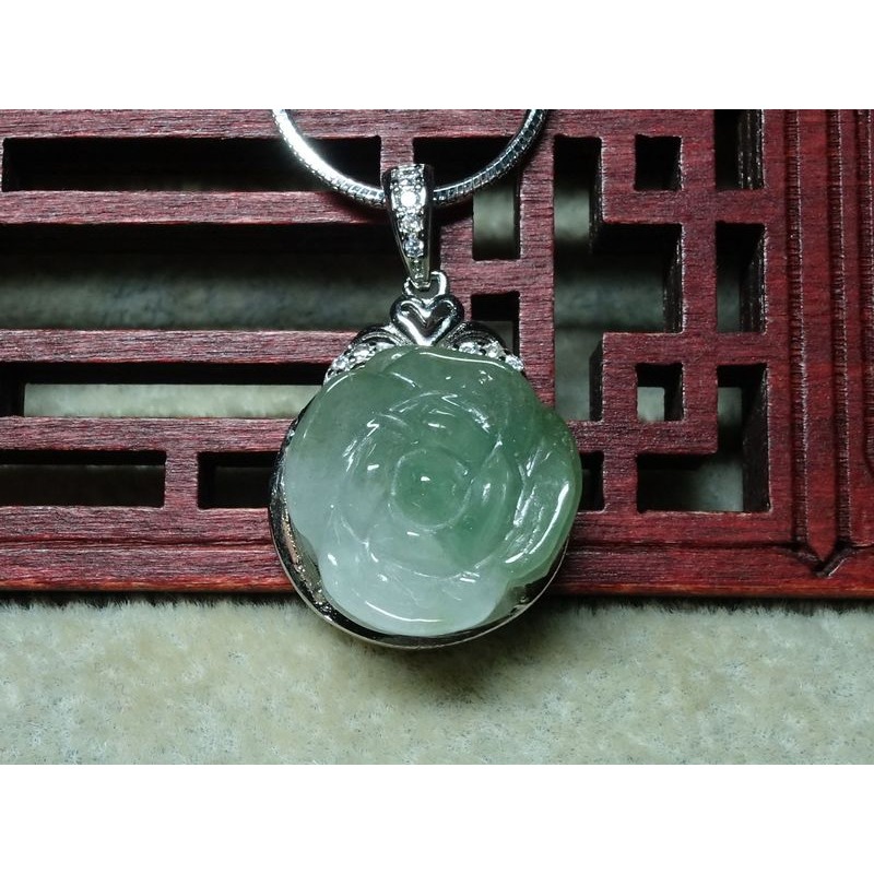 清貨不議價1200元~天然緬甸玉A貨/微綠/半山半水，S925銀/花朵玉墜~附証附鍊~(12Z1371-6)~孫裴筠-細節圖7