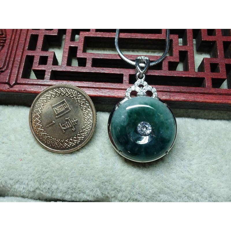清貨不議價1200元~天然緬甸玉A貨/糯種飄綠，S925銀/小平安扣玉墜~附証附鍊~(53Z1402)~孫裴筠-細節圖3