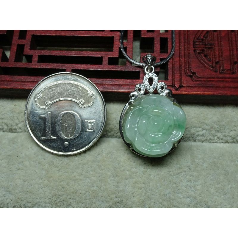清貨不議價1200元~天然緬甸玉A貨/飄綠，S925銀/花朵玉墜~附証附鍊~(12Z1371-8)~孫裴筠-細節圖4