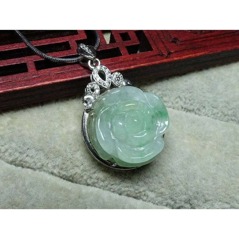 清貨不議價1200元~天然緬甸玉A貨/飄綠，S925銀/花朵玉墜~附証附鍊~(12Z1371-8)~孫裴筠-細節圖9