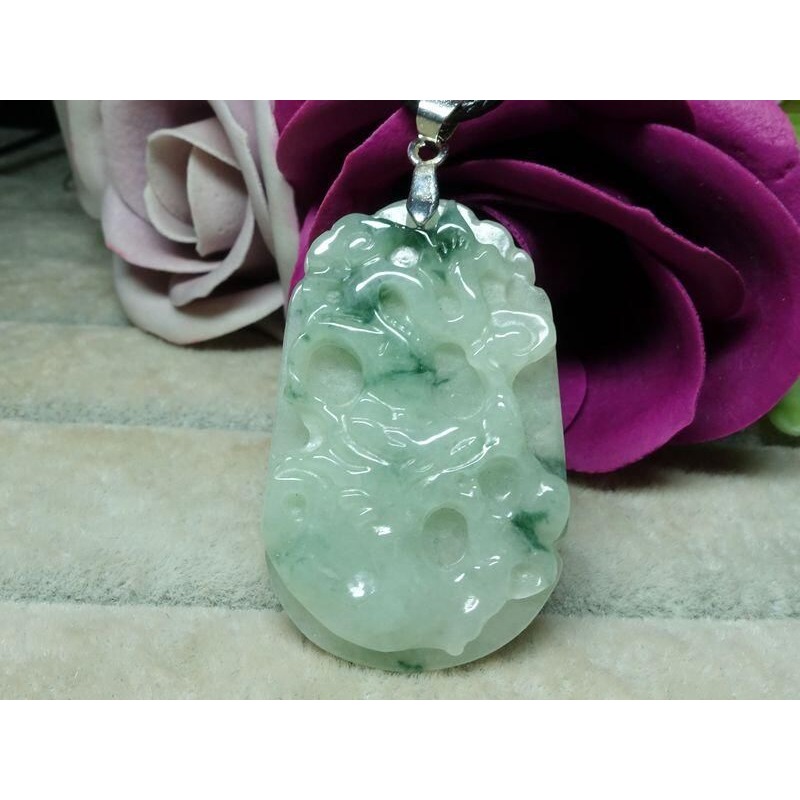 清貨不議價695元~天然緬甸玉A貨/飄綠，龍生肖玉墜~附墜頭附皮繩~(36Z193)~孫裴筠-細節圖4