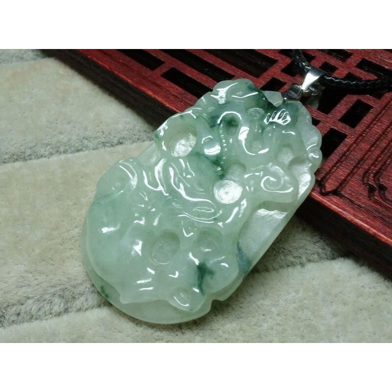 清貨不議價695元~天然緬甸玉A貨/飄綠，龍生肖玉墜~附墜頭附皮繩~(36Z193)~孫裴筠-細節圖5