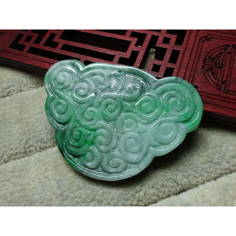 清貨不議價1300元~天然翡翠緬甸玉A貨/微綠，仿古雕如意玉墜~附証附繩鍊~(91Z1421-2)~孫裴筠-細節圖5