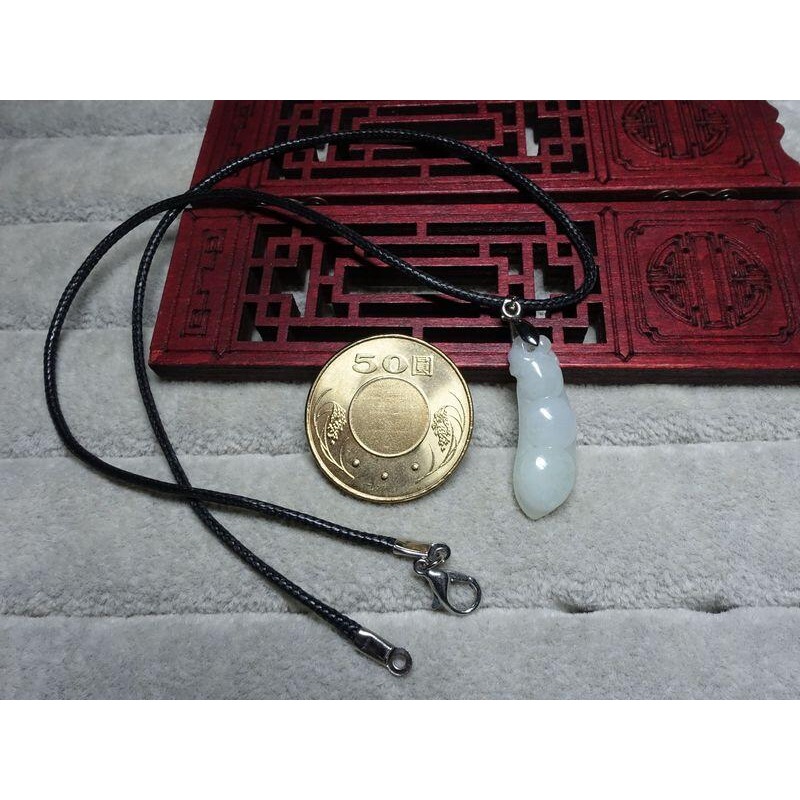 清貨不議價333元~天然緬甸玉A貨/細糯，福豆玉墜~附証附皮繩附墜頭~(17Z441-2)~孫裴筠-細節圖2