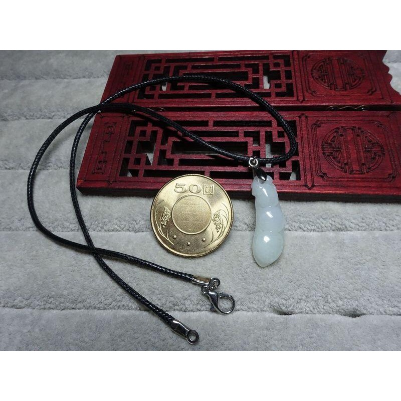 清貨不議價333元~天然緬甸玉A貨/細糯，福豆玉墜~附証附皮繩附墜頭~(17Z441-2)~孫裴筠-細節圖5