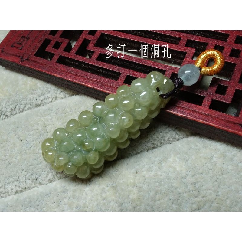 清貨不議價666元~天然緬甸玉A貨/黃+綠，隨形/葡萄玉墜~附證~(76Z319)~孫裴筠-細節圖2