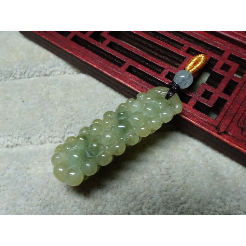 清貨不議價666元~天然緬甸玉A貨/黃+綠，隨形/葡萄玉墜~附證~(76Z319)~孫裴筠-細節圖6