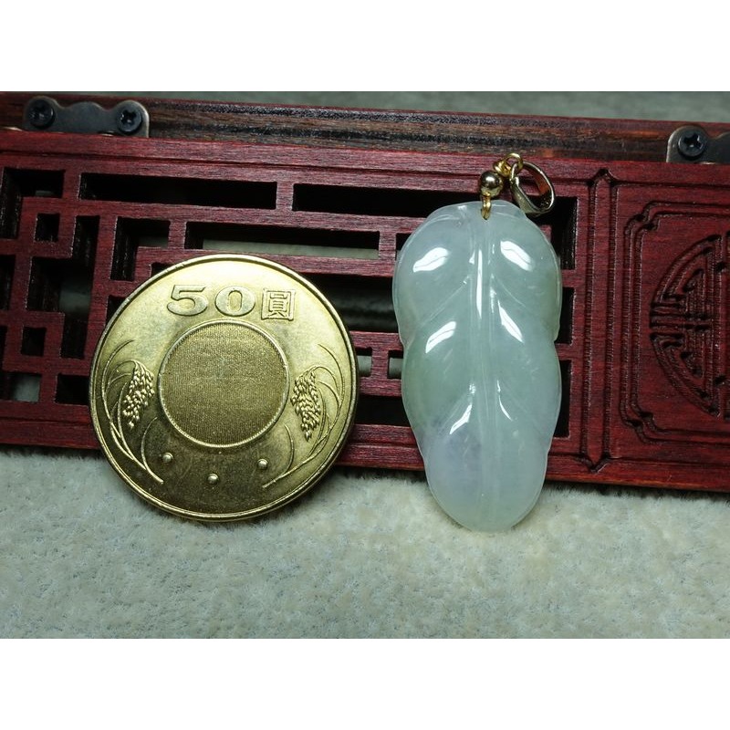 清貨不議價700元~天然緬甸玉A貨/糯種淡綠，葉子玉墜~附證附墜頭~(28Z503-1)~孫裴筠-細節圖4