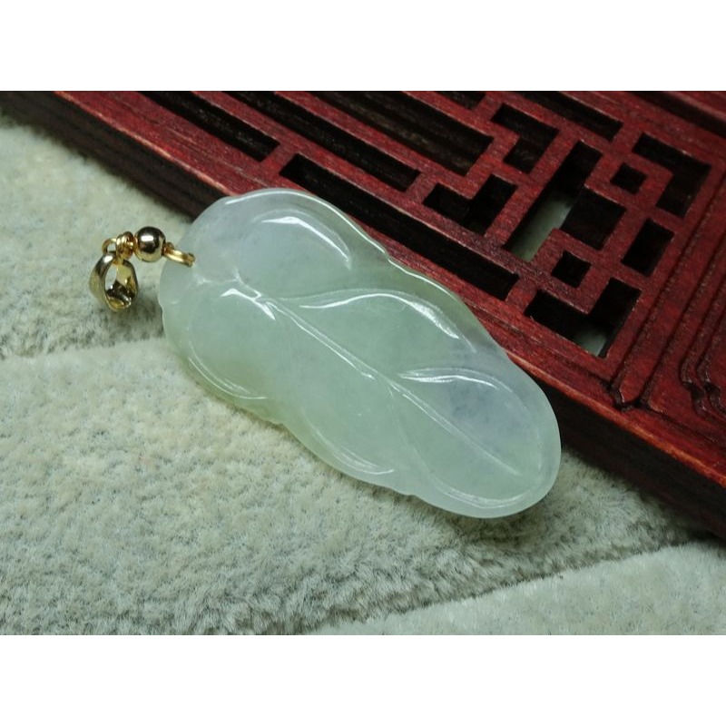 清貨不議價700元~天然緬甸玉A貨/糯種淡綠，葉子玉墜~附證附墜頭~(28Z503-1)~孫裴筠-細節圖6