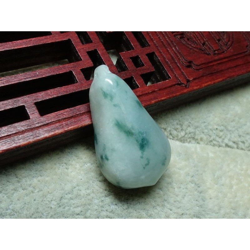 清貨不議價799元~天然緬甸玉A貨/糯種飄綠，福瓜玉墜~附證附繩鍊~(28Z571)~孫裴筠-細節圖5