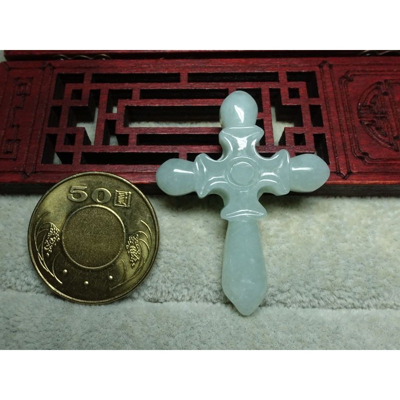 清貨不議價800元~天然緬甸玉A貨/糯種，十字架玉墜~附證附繩鍊~(18Z696-1)~孫裴筠-細節圖3