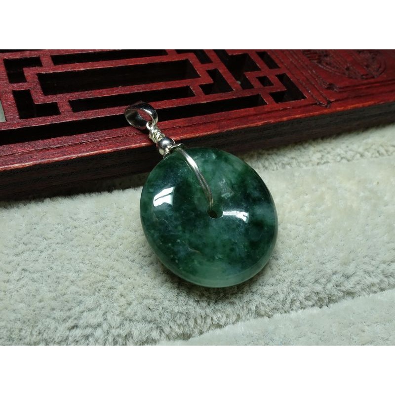 清貨不議價1200元~天然緬甸玉A貨/飄綠，平安扣玉墜~附證附墜頭~(66Z1372)~孫裴筠-細節圖4