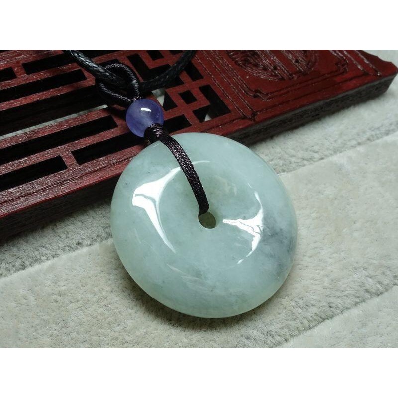 清貨不議價450元~天然緬甸玉A貨/糯種飄烏雞，平安扣玉墜~附皮繩~(91Z198-21)~孫裴筠-細節圖2
