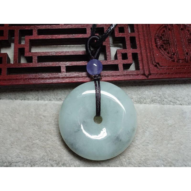 清貨不議價450元~天然緬甸玉A貨/糯種飄烏雞，平安扣玉墜~附皮繩~(91Z198-21)~孫裴筠-細節圖3