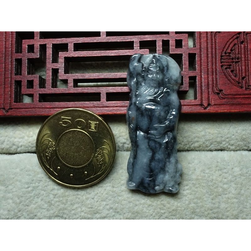 清貨不議價1000元~天然緬甸玉A貨/烏雞，關公玉墜~附證附繩鍊~(76Z1232)~孫裴筠-細節圖5