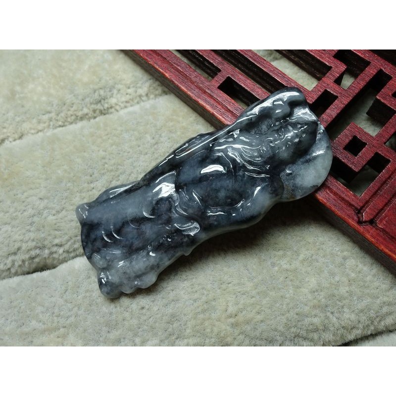清貨不議價1000元~天然緬甸玉A貨/烏雞，關公玉墜~附證附繩鍊~(76Z1232)~孫裴筠-細節圖7