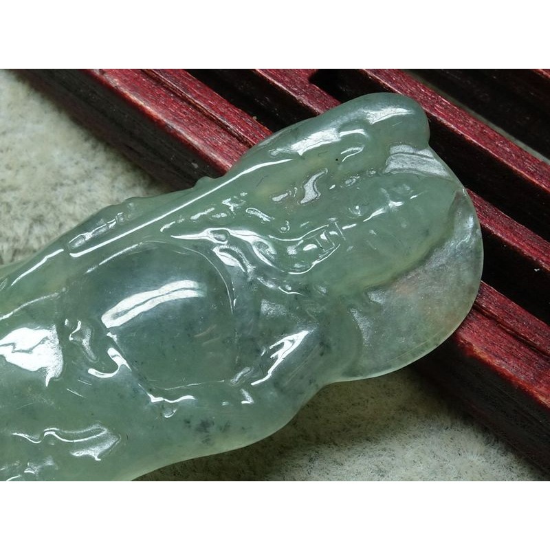 清貨不議價999元~天然緬甸玉A貨/烏雞綠，關公玉墜~附證附繩鍊~(95Z803-1)~孫裴筠-細節圖7