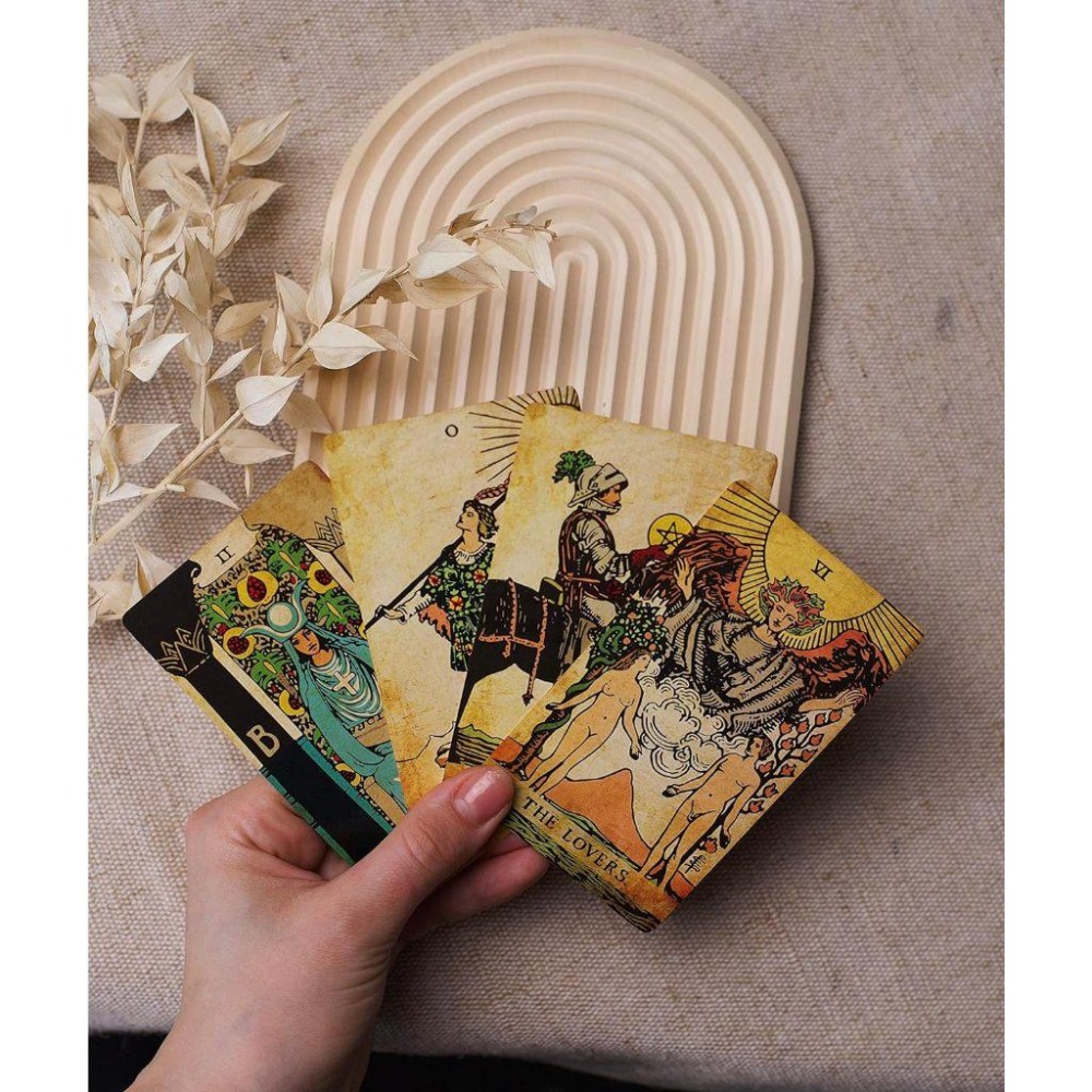 免運 ❤️莉莉塔羅❤️正版 私人發行 奶茶色金邊 復古老舊感塔羅牌卡 偉特 卡牌 占卜卡牌 初學者適用-細節圖4