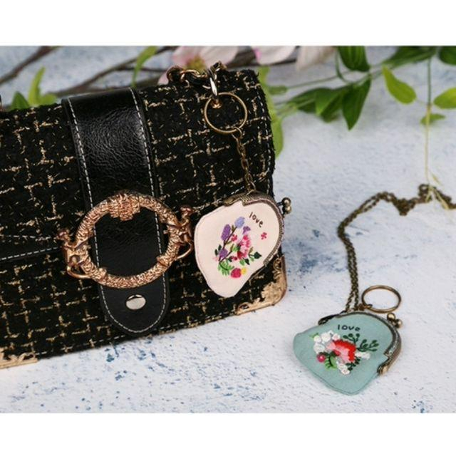 【Diy親手縫更有愛♡現貨】《含繡繃康乃馨刺繡口金包》材料包/免裁剪/批發/文創/療癒/親子手作/優雅手作-細節圖6