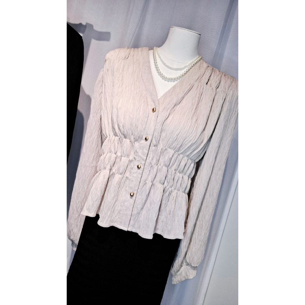 【泰好文創選品｜立體壓紋抓皺腰身上衣】-細節圖2