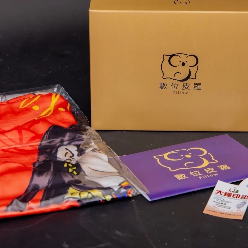 【卓瑩官方直營】CINN卓瑩光波-IP心夢X數位皮羅★Alice misA★餐桌白城市豐華夜宴-雙面長抱枕套150*50-細節圖7