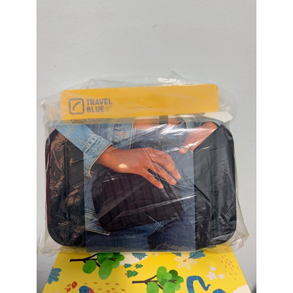 Travel Blue 親膚烤漆斜背包 軍綠色/黑色 全新 官網正品-細節圖4