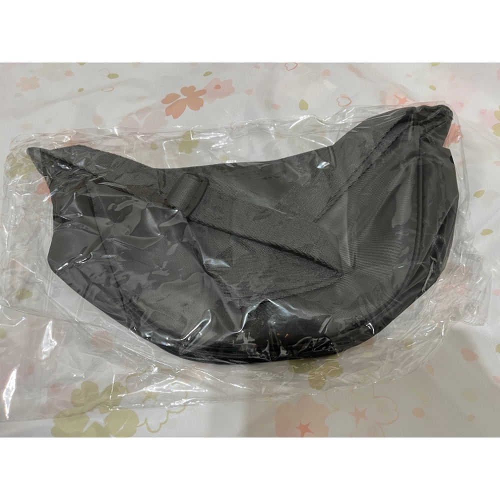 只有一組！活動聯名款【小學課本的逆襲 時尚半月包(黑色)+手機夾片掛繩組(綠色掛繩+璀璨星空風夾片)】組合價！無印良品風-細節圖3