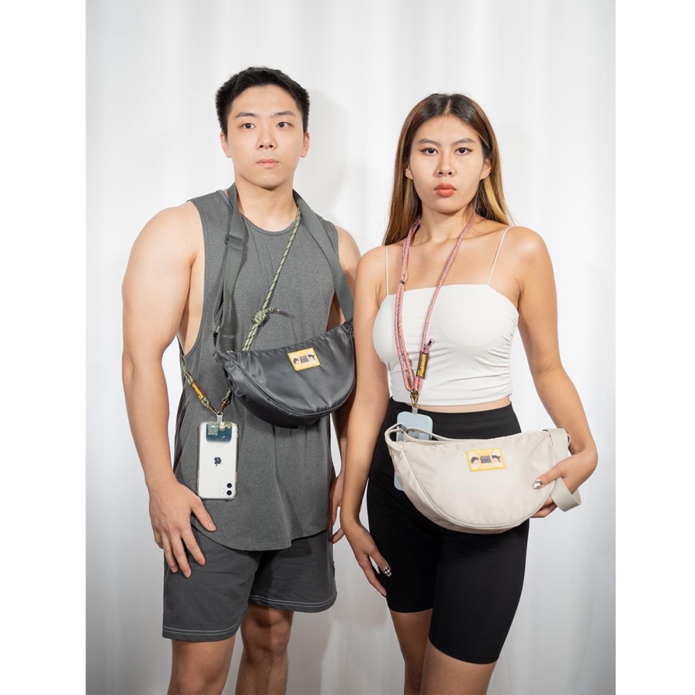 只有一組！活動聯名款【小學課本的逆襲 時尚半月包(黑色)+手機夾片掛繩組(綠色掛繩+璀璨星空風夾片)】組合價！無印良品風-細節圖6