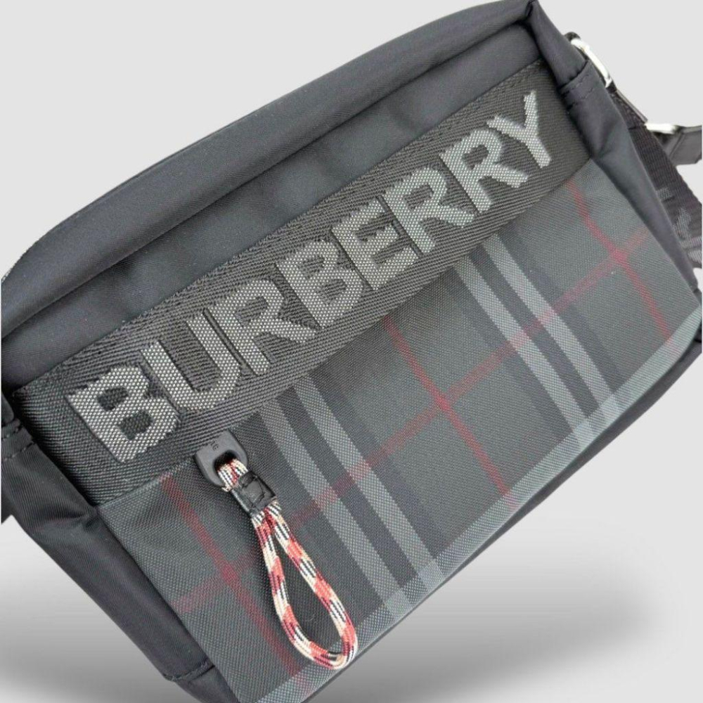 B logo Detail Crossbody bag 斜背包｜肩背包｜隨身包｜黑色｜格紋｜尼龍 男女通用款-細節圖4
