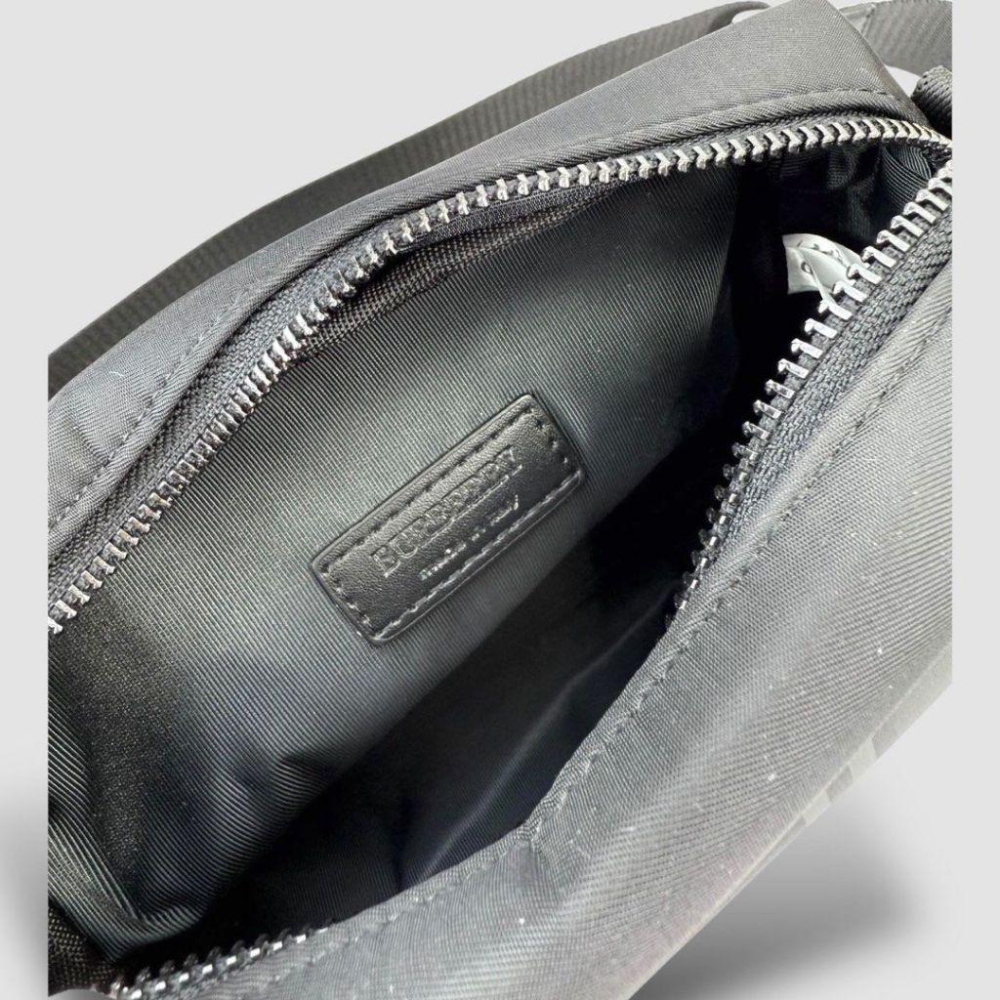 B logo Detail Crossbody bag 斜背包｜肩背包｜隨身包｜黑色｜格紋｜尼龍 男女通用款-細節圖5