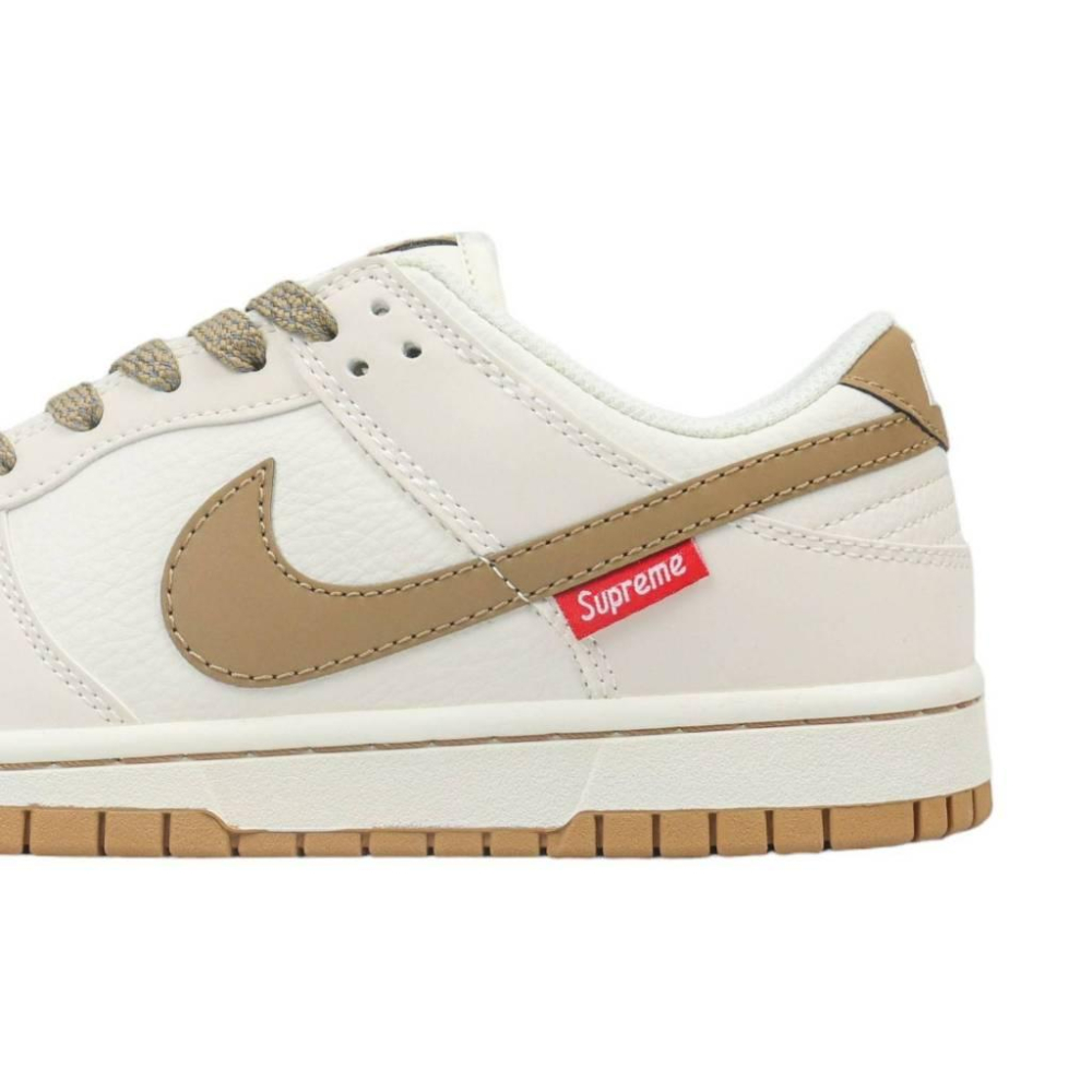 NK Dunk Low x Supreme 聯名款 黑糖奶茶/深棕色/米棕底深棕勾 男女通用款鞋-細節圖3