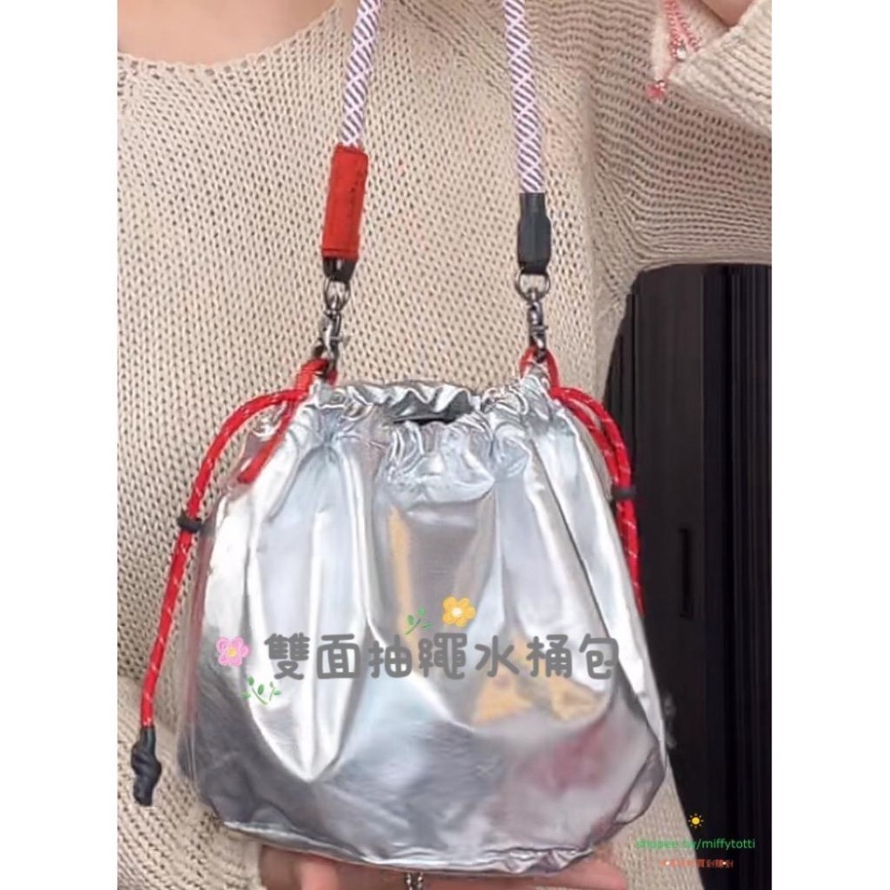 現貨✅Wares雙面抽繩水桶包（衛星銀+藍雙面使用）官網1680元，（可加購小店Top WARES 繩索)-細節圖5