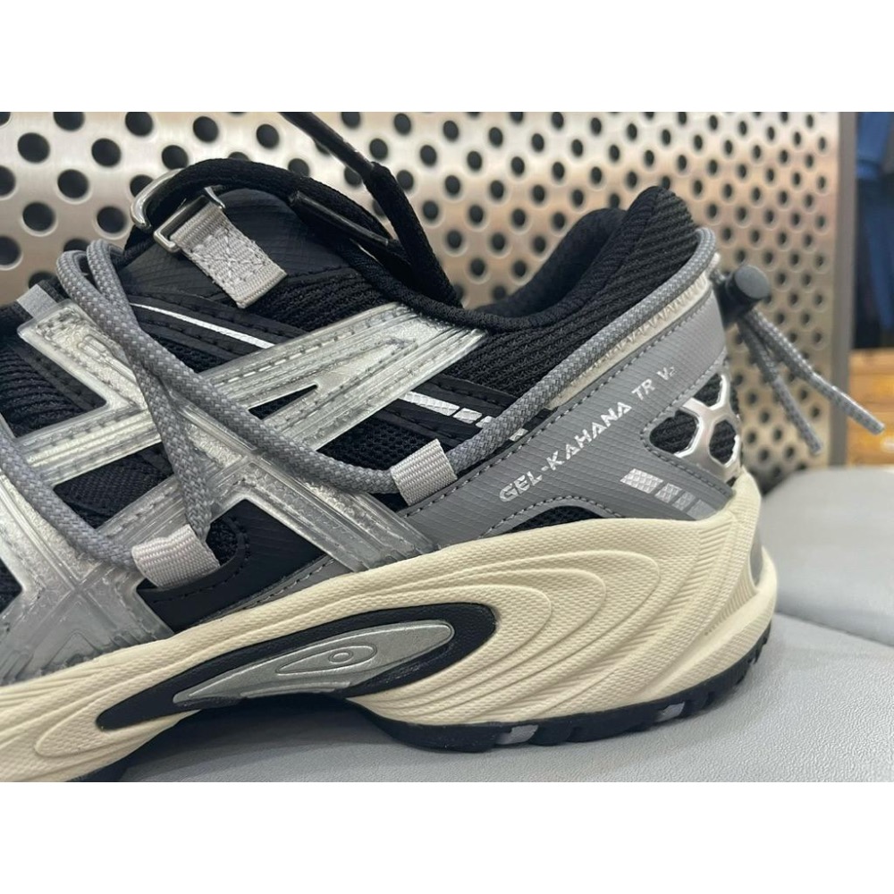 ASICS GEL-KAHANA TR V2 網布 黑銀 奶油底 機能越野休閒鞋-細節圖4