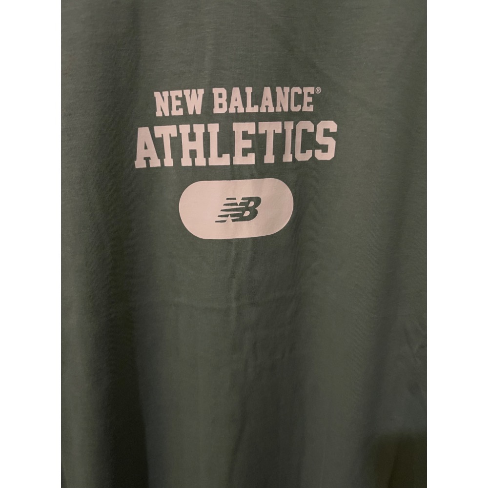 New Balance  MT51527DKJ 美版 純棉 logo 休閒 短袖上衣-細節圖2