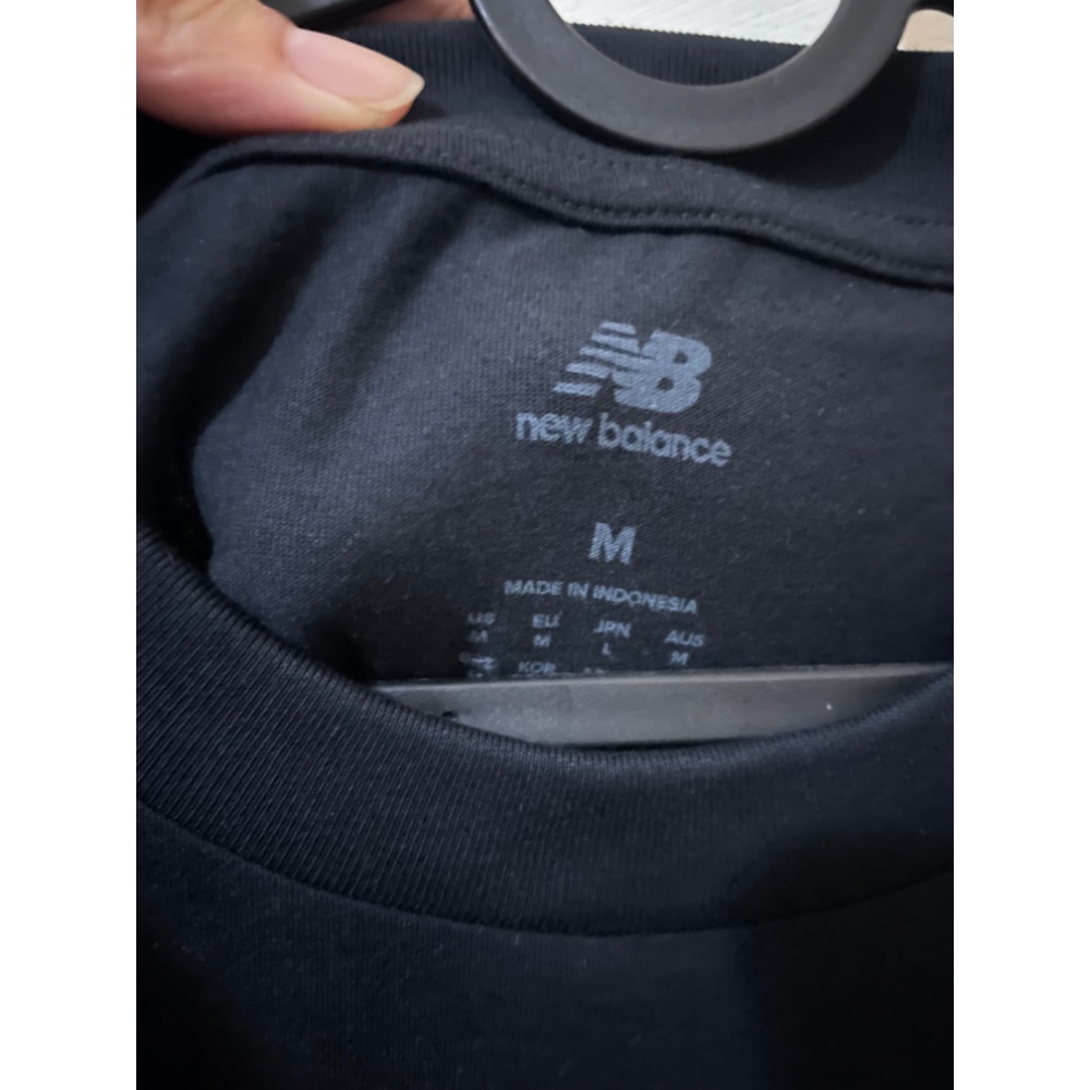 New Balance  MT43906BK Sport Jersey  Logo 短袖上衣-細節圖3