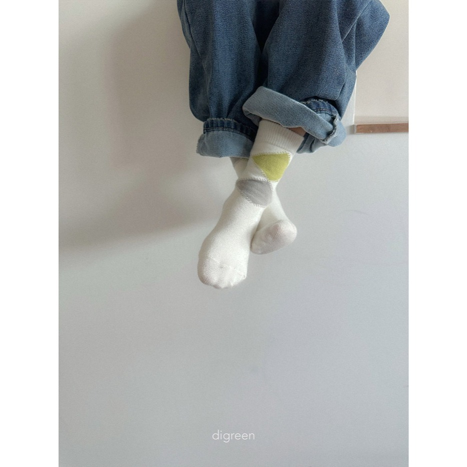 25冬 正韓 digreen 經典菱格中筒襪 三色一組-細節圖2