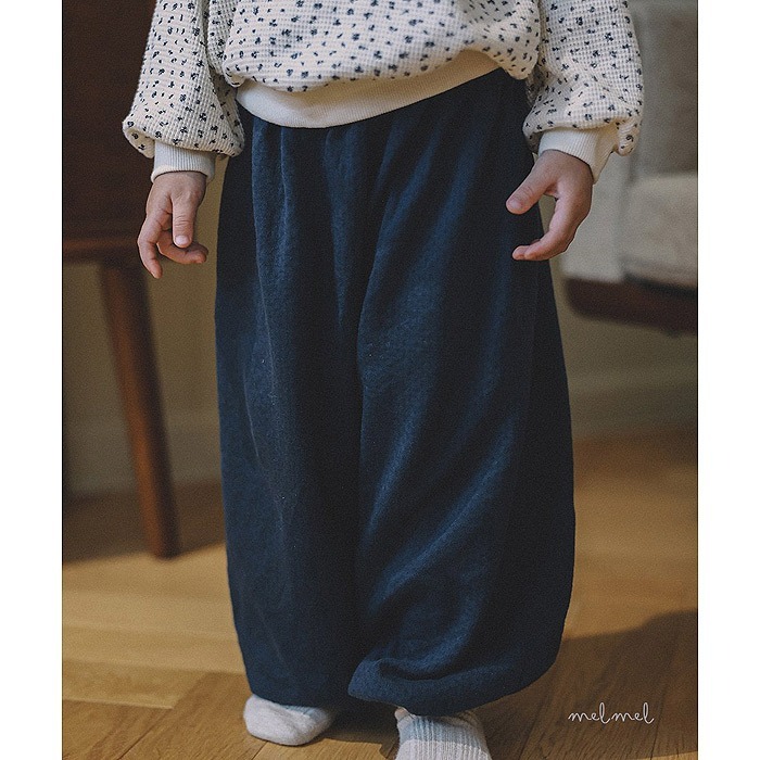 25冬 正韓 melmel 特殊壓紋 縮口褲 慢跑褲 三色-細節圖2