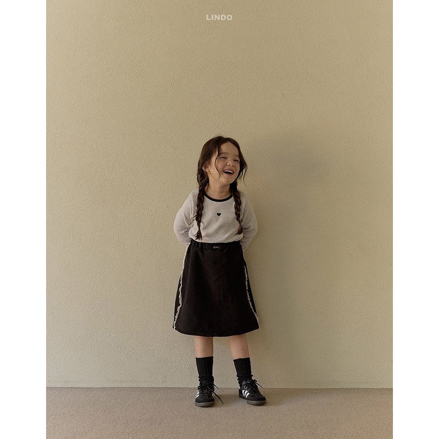 25冬 正韓 lindo 愛心 拼接手袖 羅紋 素Ｔ 三色-細節圖3