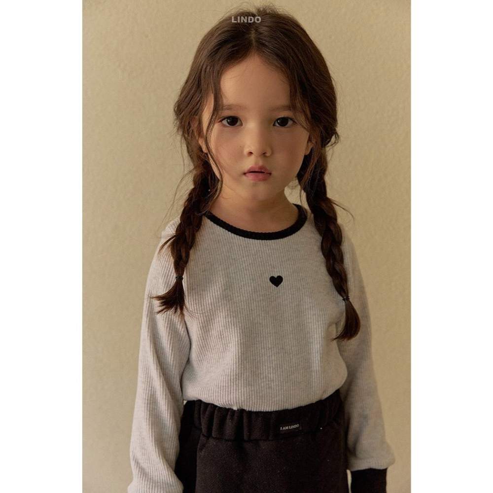 25冬 正韓 lindo 愛心 拼接手袖 羅紋 素Ｔ 三色-細節圖4